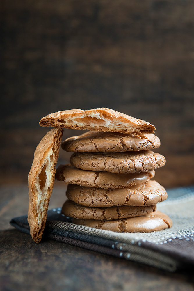 amaretti crisps - cookie book photographer